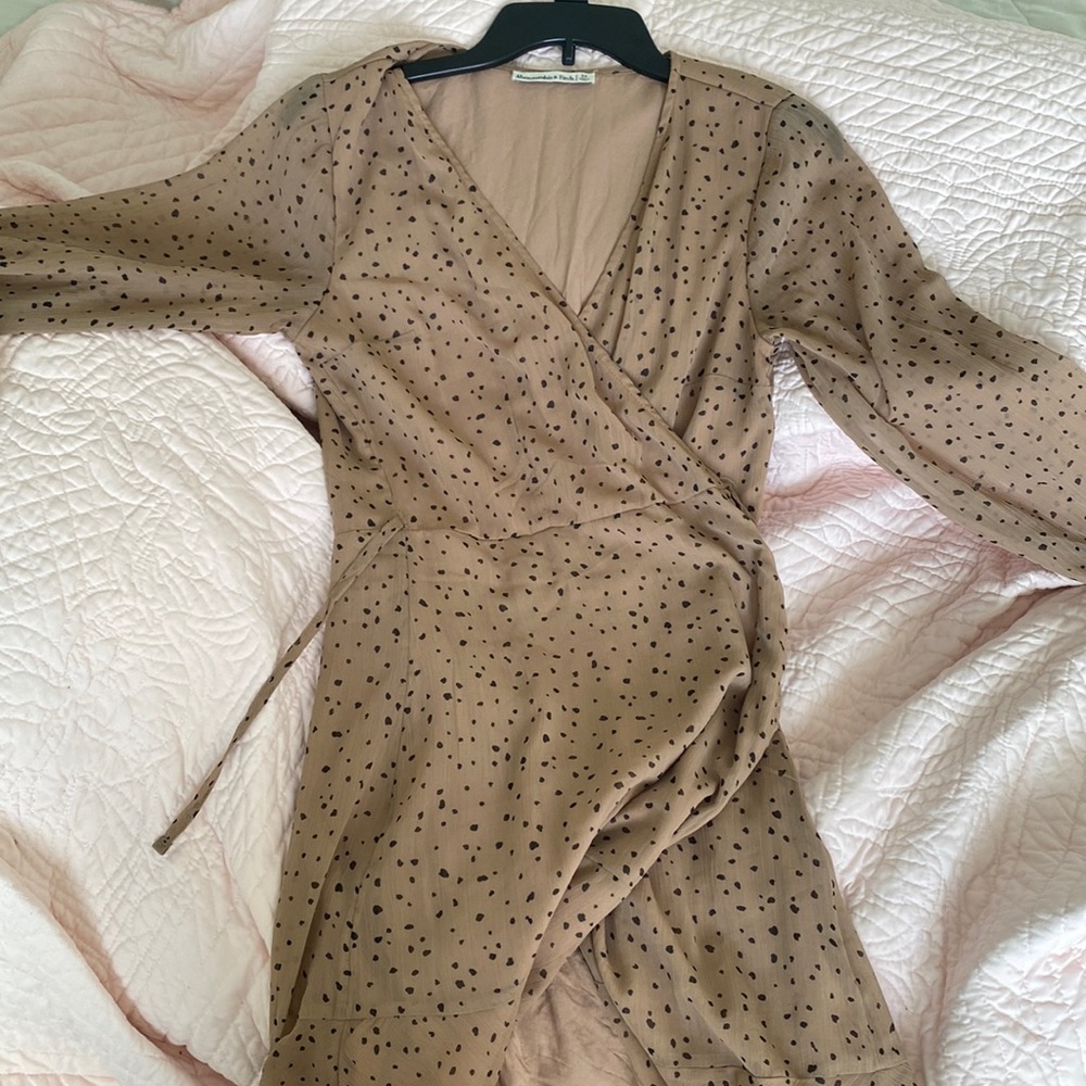 Abercrombie and Fitch Tan Spotted Long Sleeve Sheer Wrap Dress Size ST